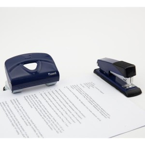 Діркопробивач Exakt-2 метал., 20арк, синій "Axent" 3920-02-А
